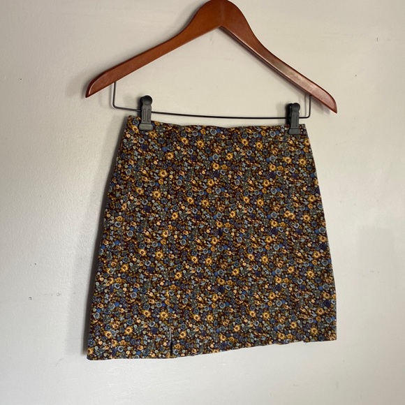 Dresses & Skirts - Floral skirt